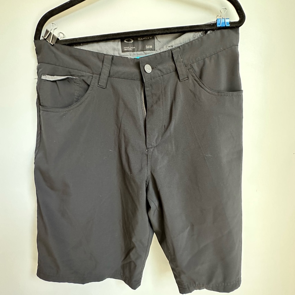 Oakley Men’s 34w black toned golf short